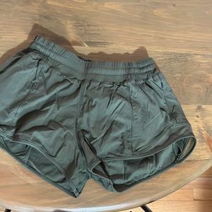 Like new Lululemon green size 6